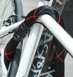 ABUS Ivy Chain 9210 Kettenschloss -BikeWerkstatt Verkaufsgeschäft abus ivy chain 9210 im einsatz