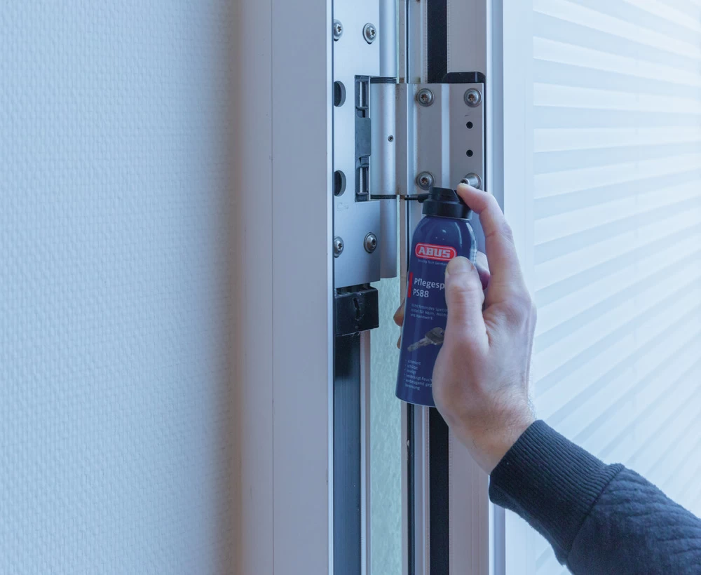 ABUS Schloss Pflegespray PS88 50ml 3 ABUS Schloss Pflegespray PS88 50ml – Bild 3