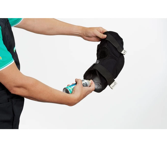 Motorex Helmet Care Spray Reinigungsschaum 3 Motorex Helmet Care Spray Reinigungsschaum – Bild 3