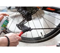 Motorex Easy Clean Ketten- Und Teilereiniger -BikeWerkstatt Verkaufsgeschäft mtorex easy clean ketten und teilreiniger im einsatz 2