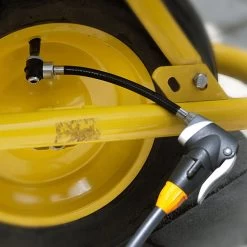 SKS Zipflinger Schlauchadapter -BikeWerkstatt Verkaufsgeschäft zipflinger action 2